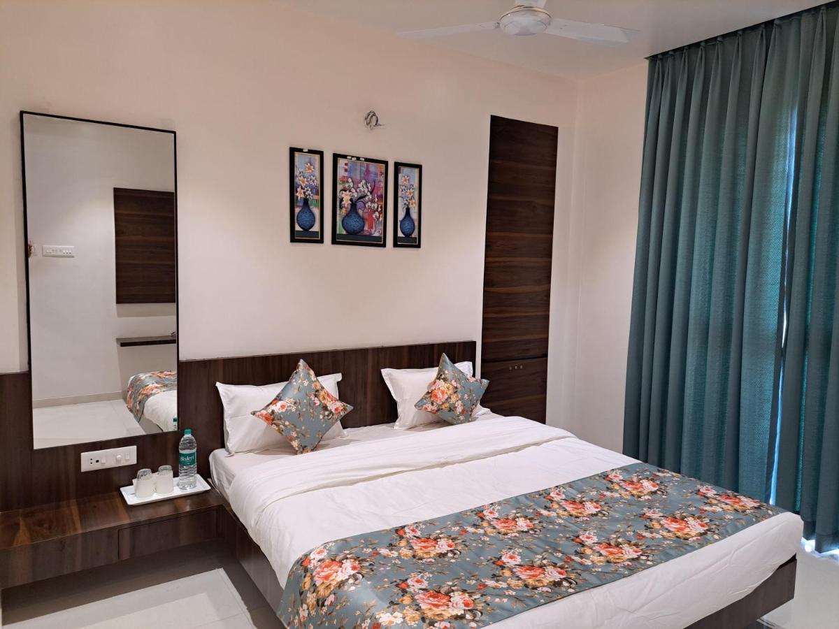 Отель Bouquet Residency Насик Экстерьер фото